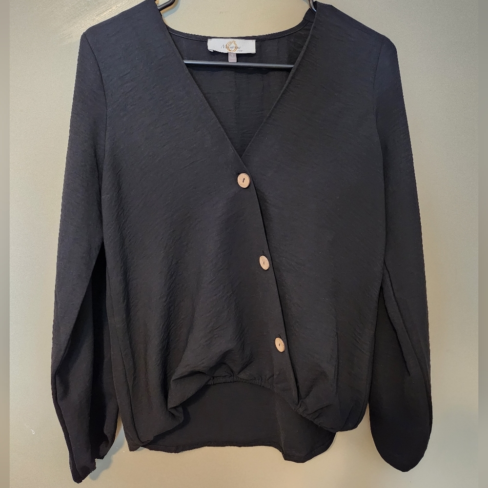 Melograno Rico V-Neck Buttoned Blouse